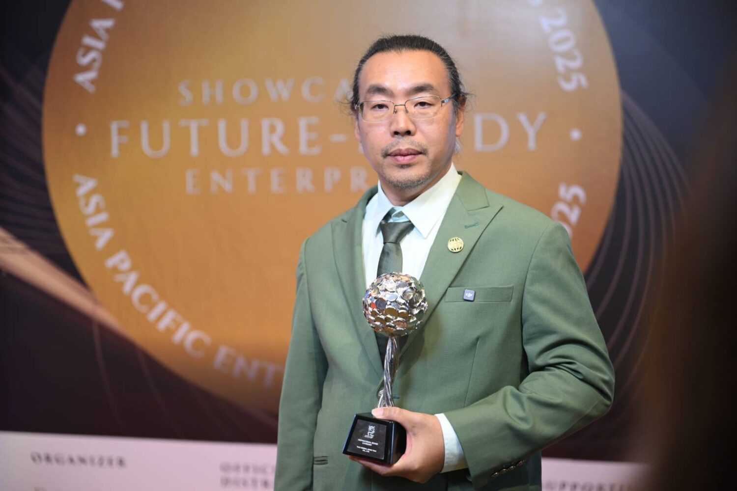 บริษัท สมุนไพรไทย หงส์ไทย จำกัด คว้ารางวัล Asia Pacific Enterprise Awards (APEA) 2025 สาขา Inspirational Brand Award